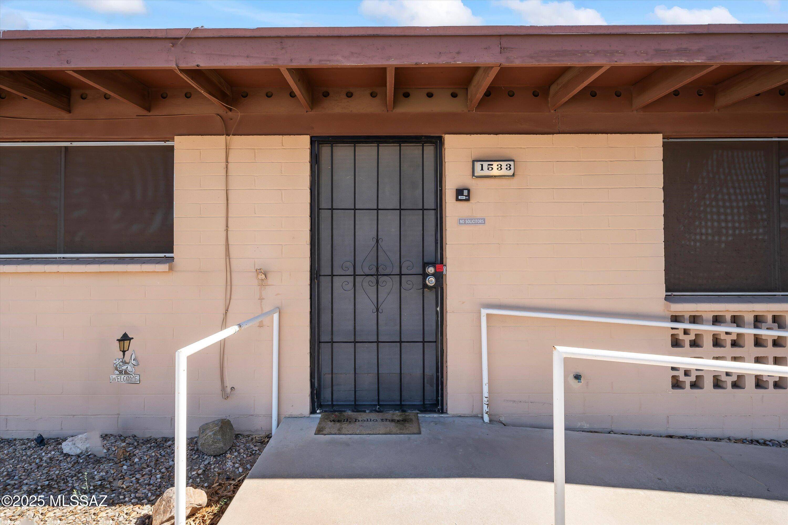 1533 W Roger Road, Tucson, AZ 85705