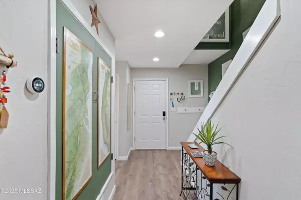 Oracle, AZ 85623,745 N Las Flores Drive