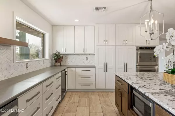 Tucson, AZ 85718,6860 N Moonglow Drive