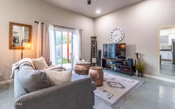 Tucson, AZ 85705,149 E Stone Court