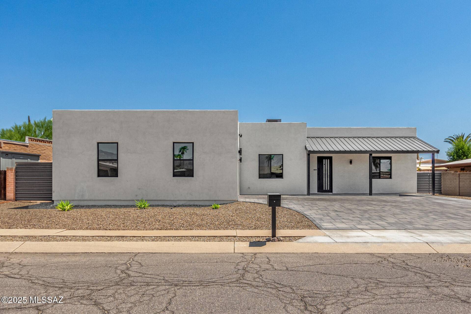 Tucson, AZ 85710,9042 E Maple Leaf Drive