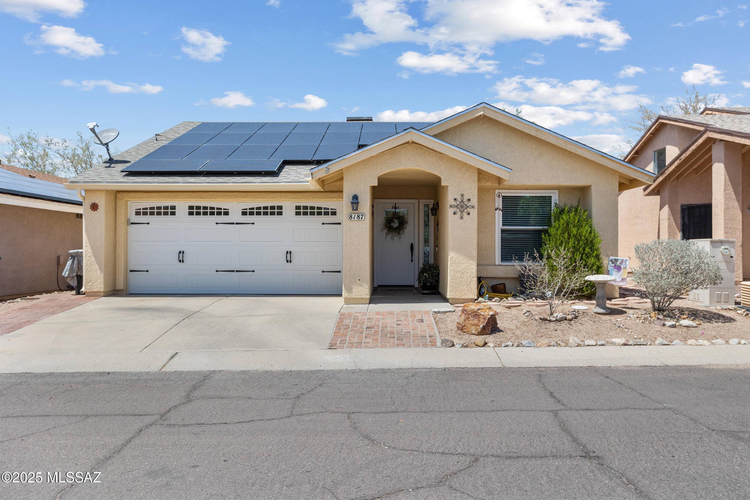 8187 N Streamside Avenue, Tucson, AZ 85741