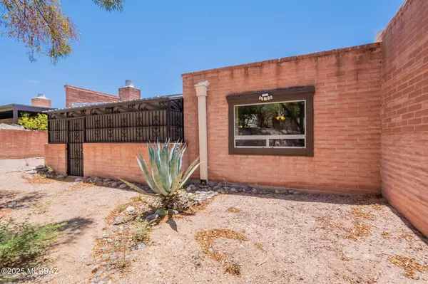 Tucson, AZ 85718,5521 N Arroyo Grande Drive