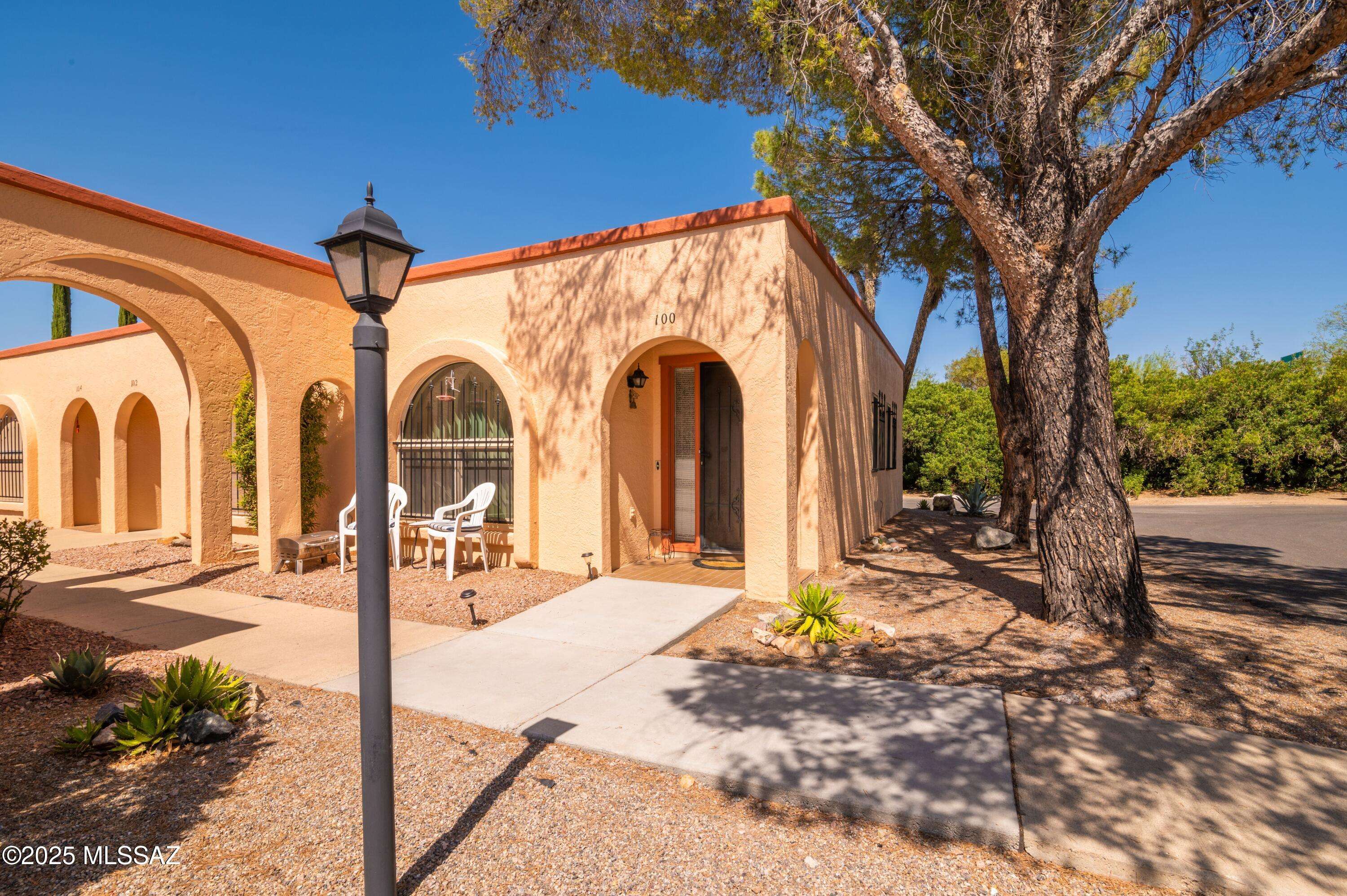 100 W Calle del Ano, Green Valley, AZ 85614