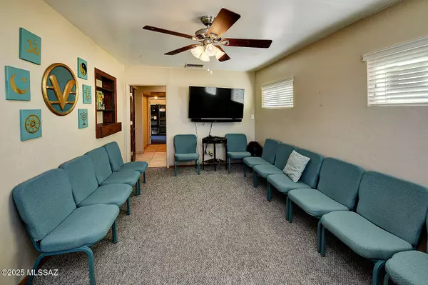 Tucson, AZ 85711,911 S Craycroft Road