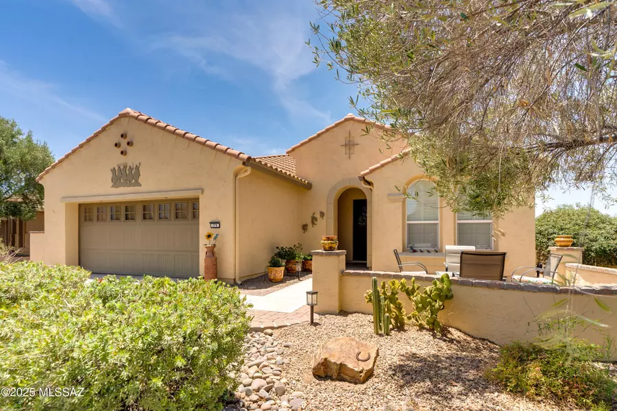 779 N Lukeville Drive, Green Valley, AZ 85614