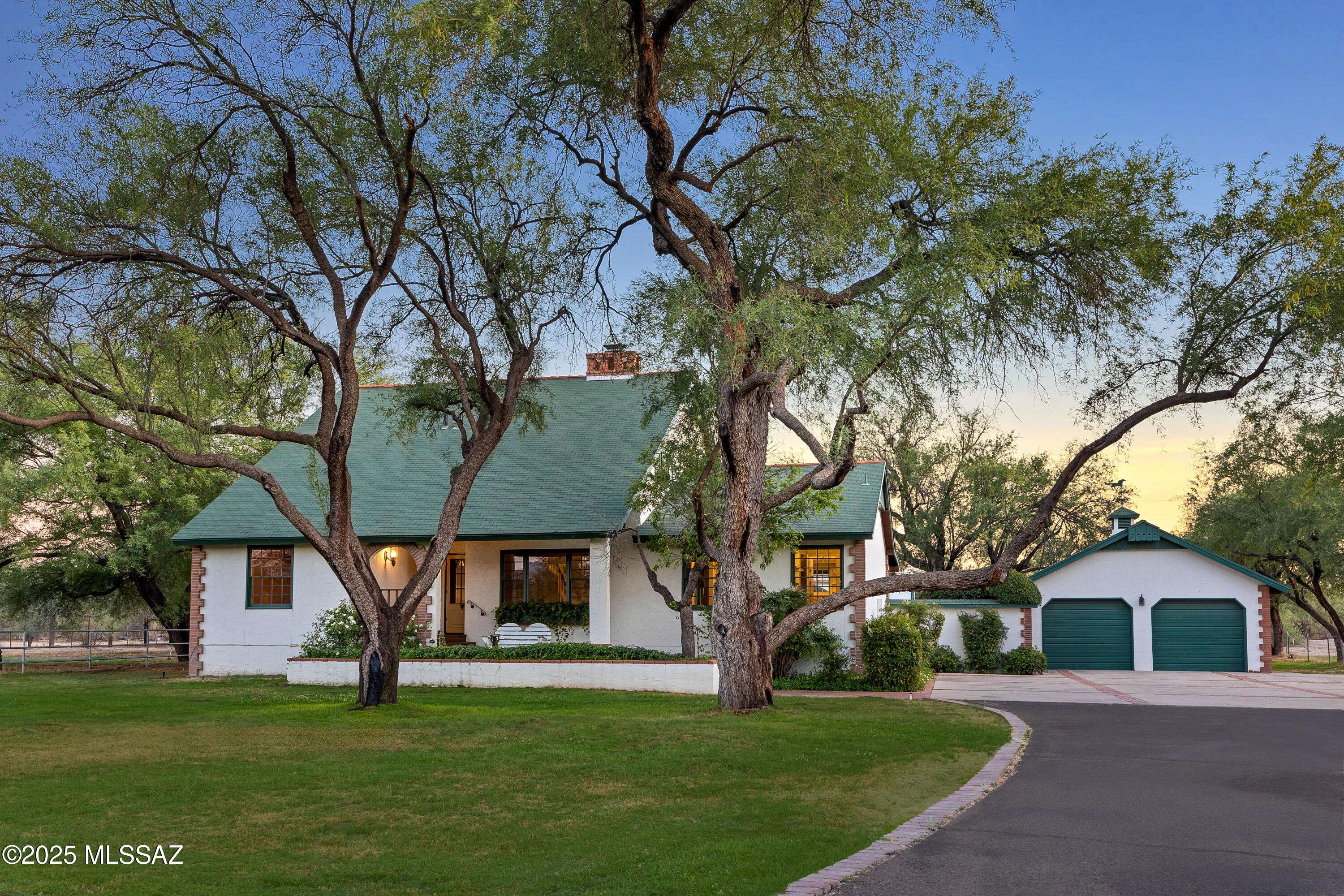8510 E Woodland Road, Tucson, AZ 85749