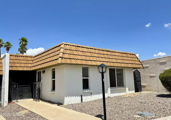 Tucson, AZ 85704,660 E River Road #Z