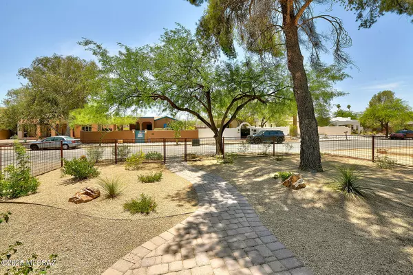 Tucson, AZ 85719,2421 E Drachman Street