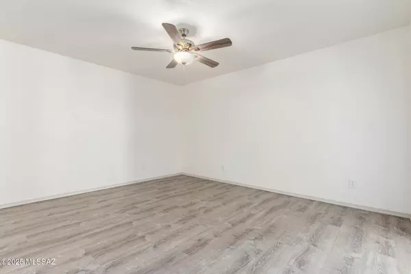 Tucson, AZ 85712,1620 N Wilmot Road #P282