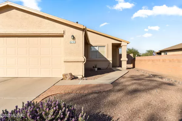 6142 N April Drive, Tucson, AZ 85741