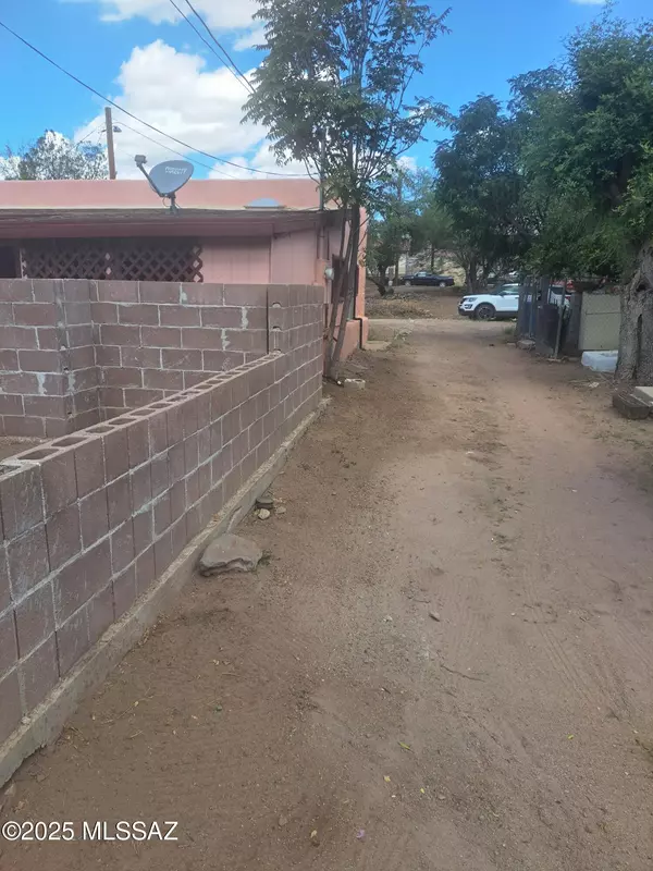 Nogales, AZ 85621,575 N Neuman Street