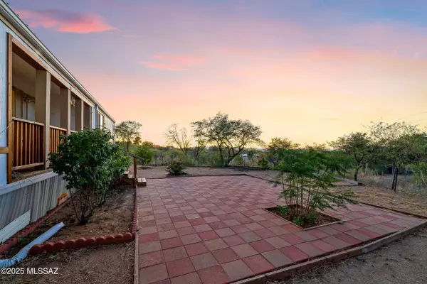 Oracle, AZ 85623,1074 N White Oak Place