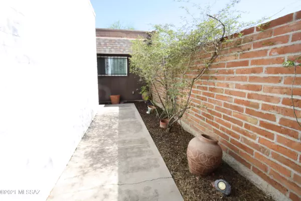 Tucson, AZ 85719,2139 E 10Th Street