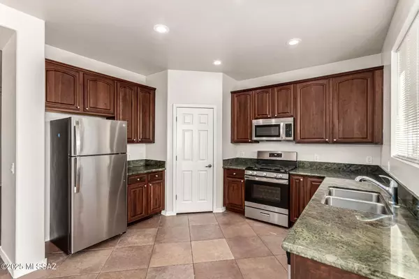 Sahuarita, AZ 85629,120 W Vuelta Friso