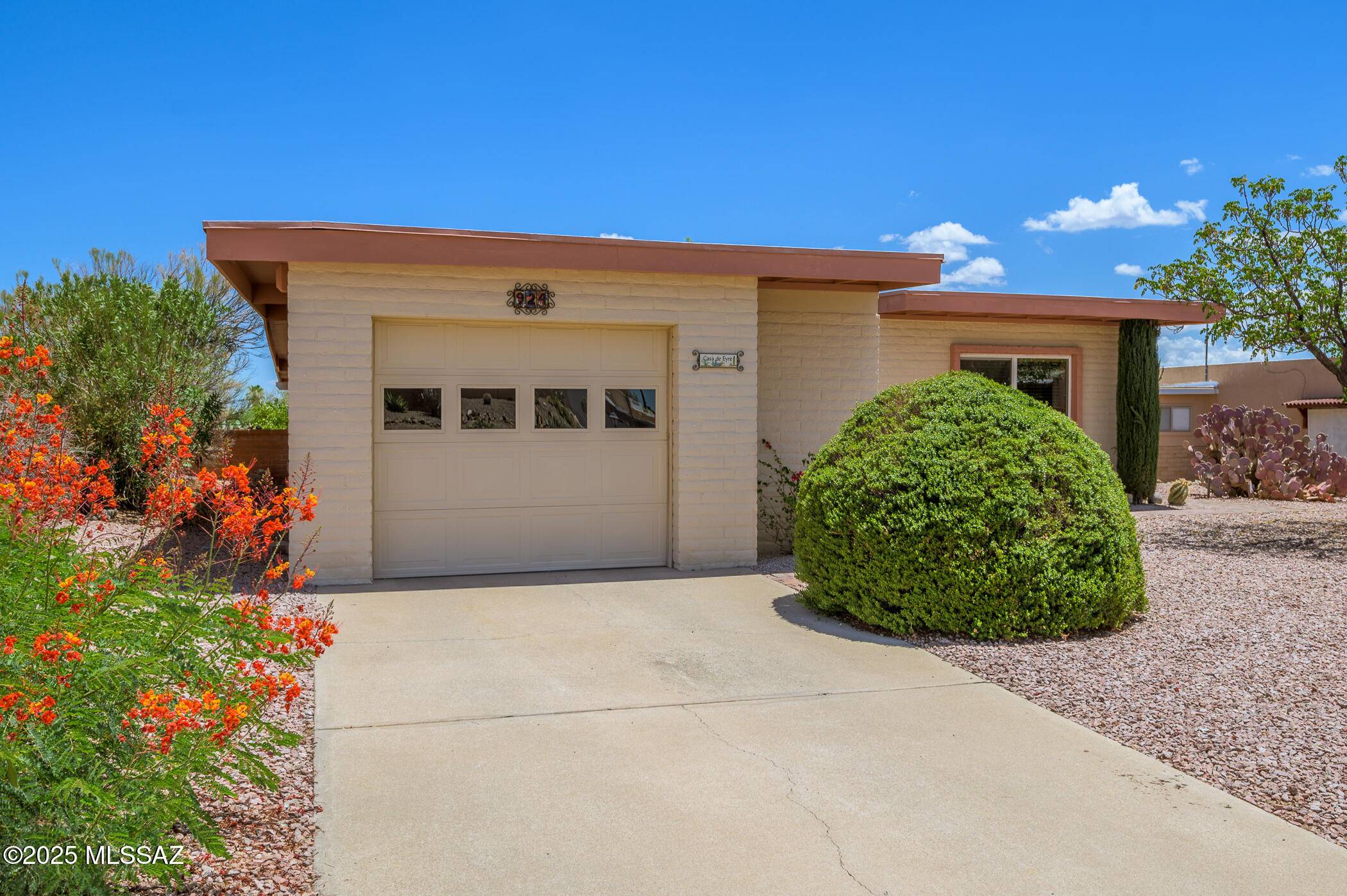 Green Valley, AZ 85614,924 W Rio Altar