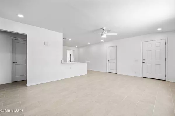 Tucson, AZ 85712,4167 E Los Robles Street