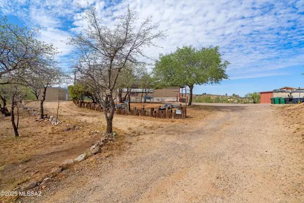 Oracle, AZ 85623,978 N White Oak Place