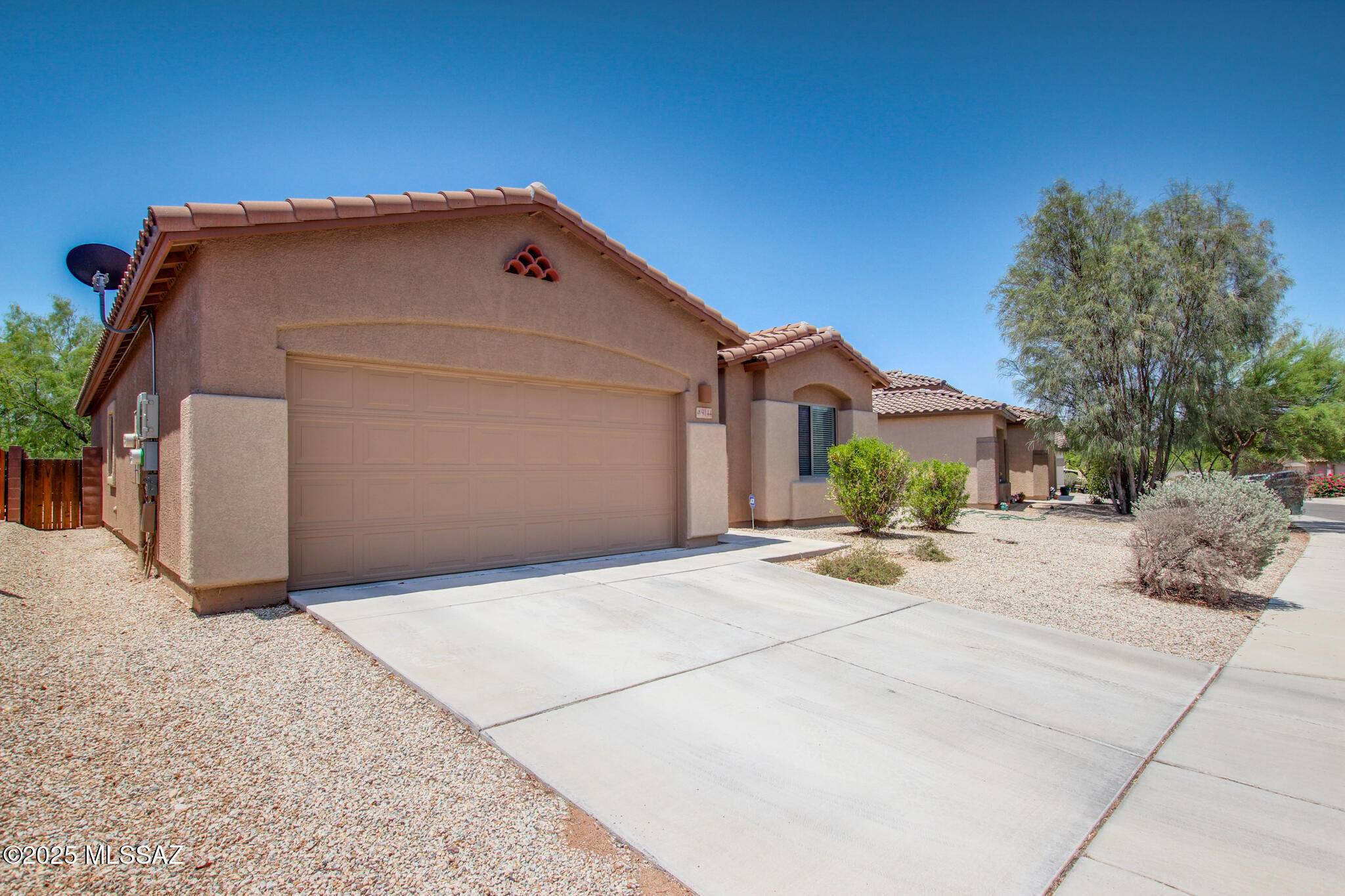 9144 S Whispering Pine Drive, Tucson, AZ 85756