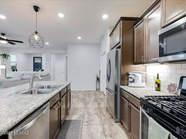 Vail, AZ 85641,17054 S Emerald Vista Drive