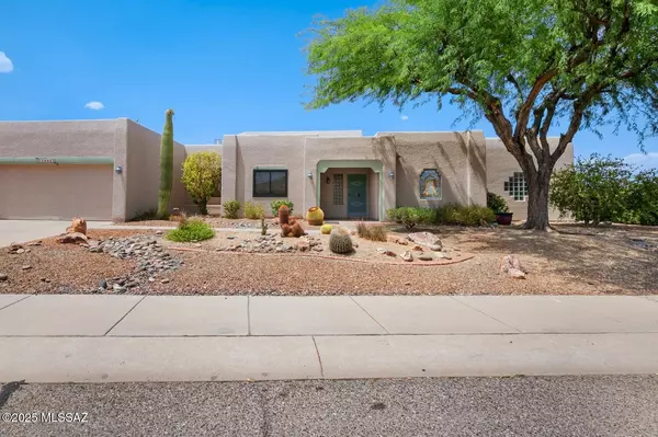 1044 W Camino Del Desierto, Green Valley, AZ 85614