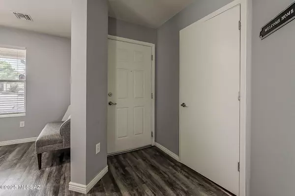 Tucson, AZ 85710,993 S Pantano Overlook Drive