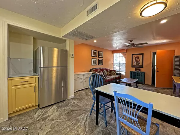 Green Valley, AZ 85614,480 S Paseo Lobo  #B