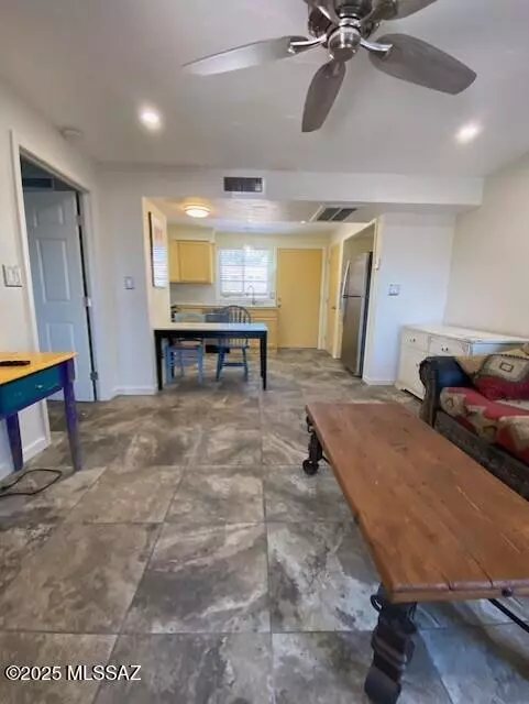 Green Valley, AZ 85614,480 S Paseo Lobo  #B