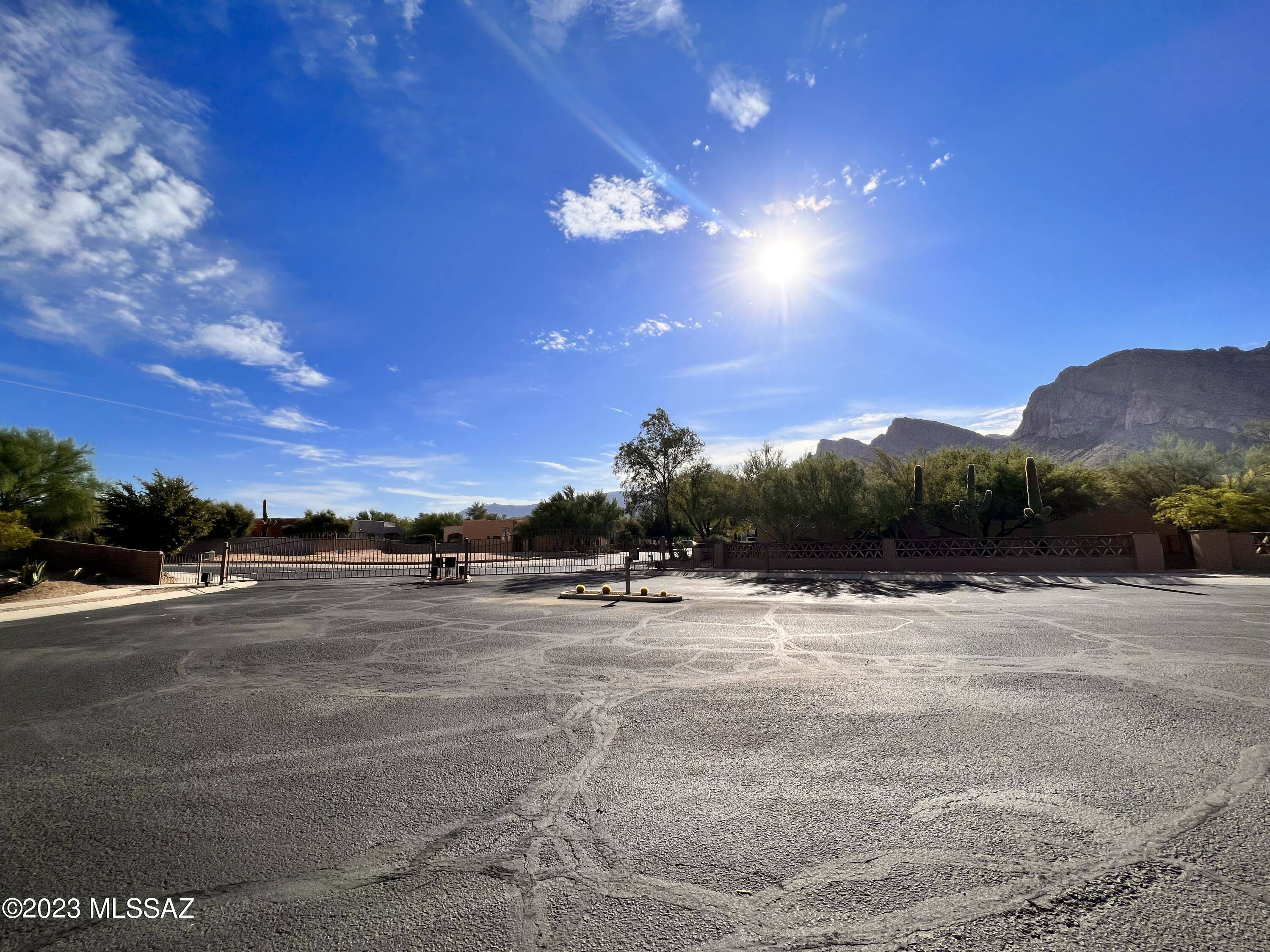 251 E Sky Light Street, Tucson, AZ 85737