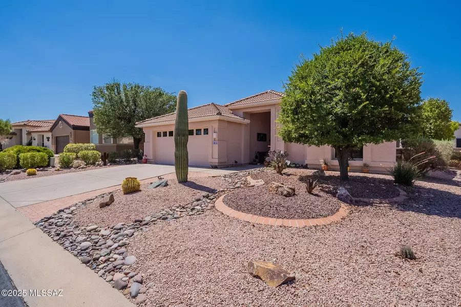 1916 E Cliff Swallow Trail, Green Valley, AZ 85614