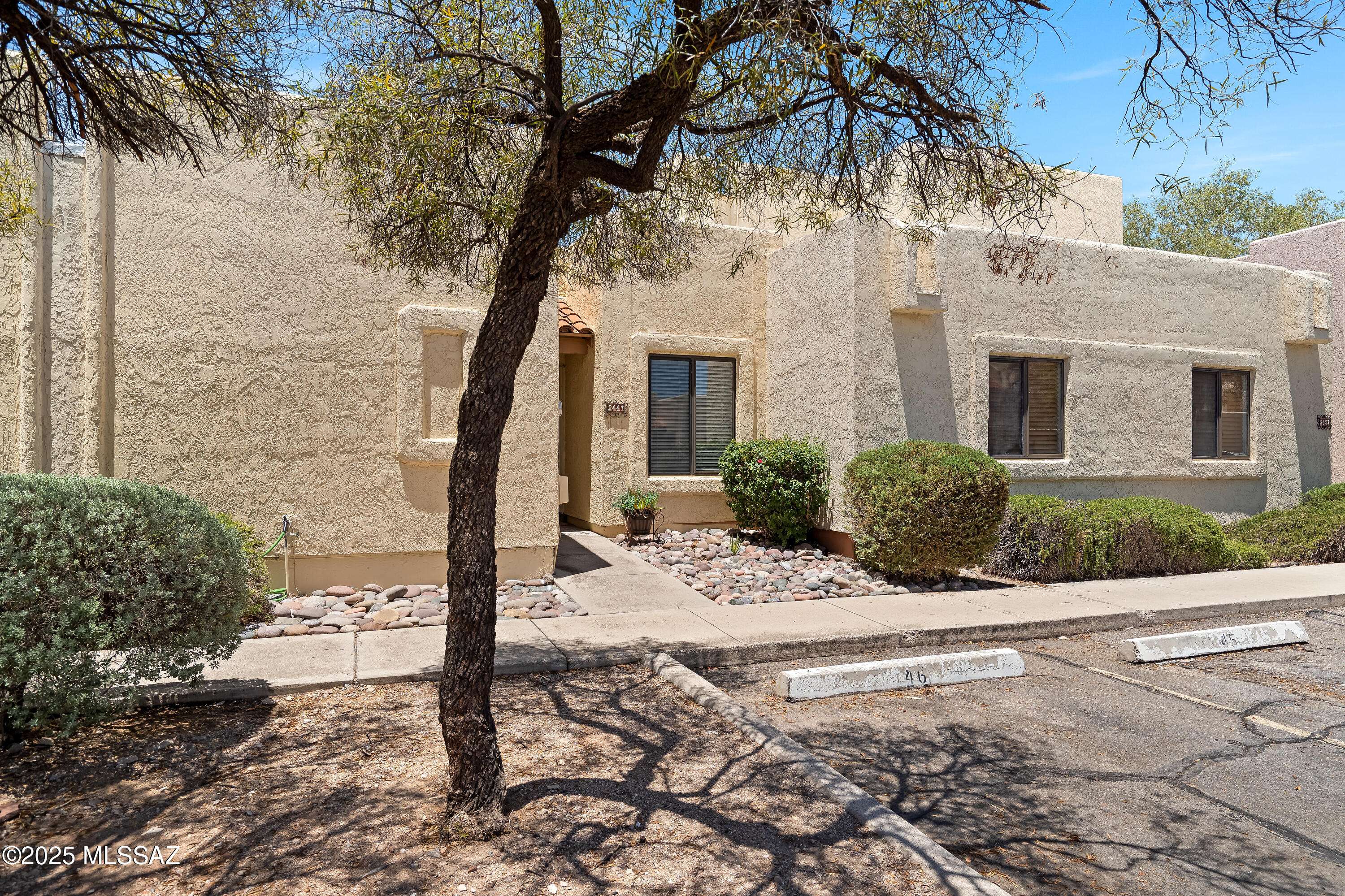 Tucson, AZ 85745,2447 N Ironwood Ridge Drive