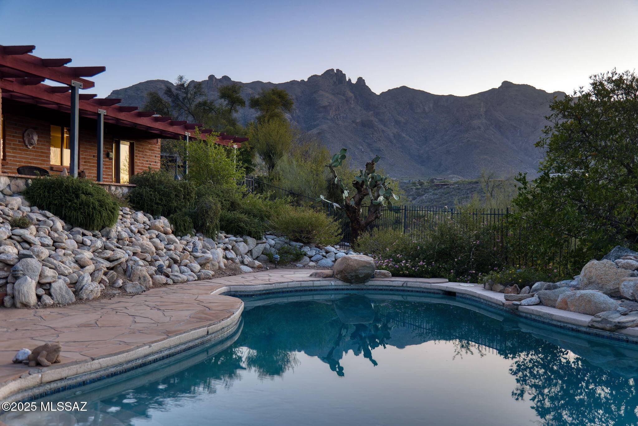 6600 N Sutherland Ridge Place, Tucson, AZ 85718