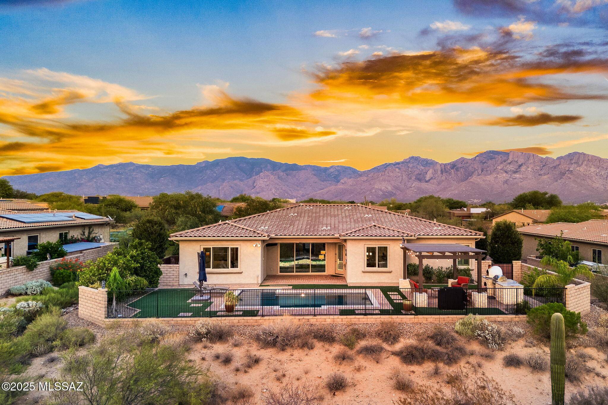 11767 N Luzon Court, Tucson, AZ 85737