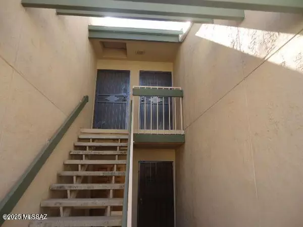 Tucson, AZ 85710,820 S Langley Avenue ## 204