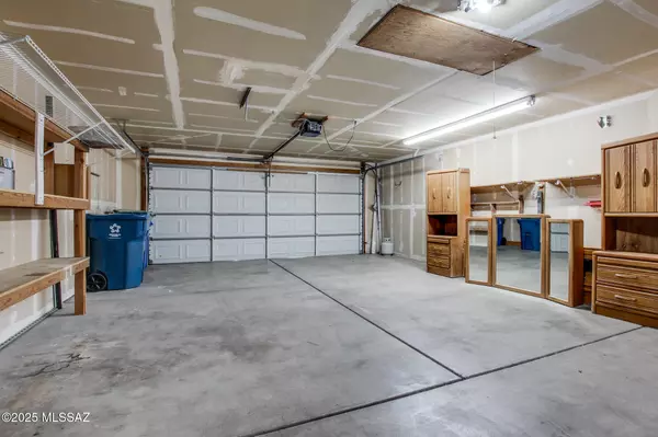 769 S Painted River Way, Vail, AZ 85641