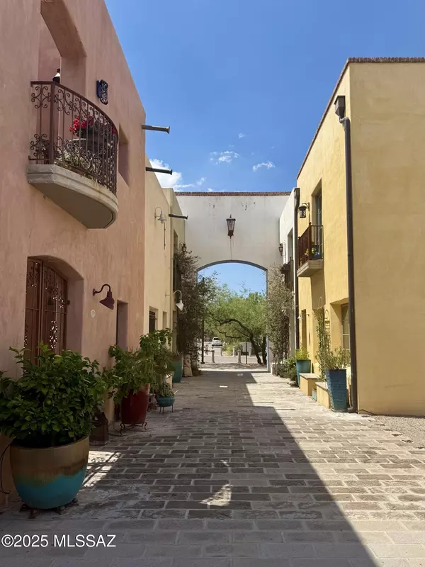 Tucson, AZ 85745,873 W Calle De Los Higos  #99