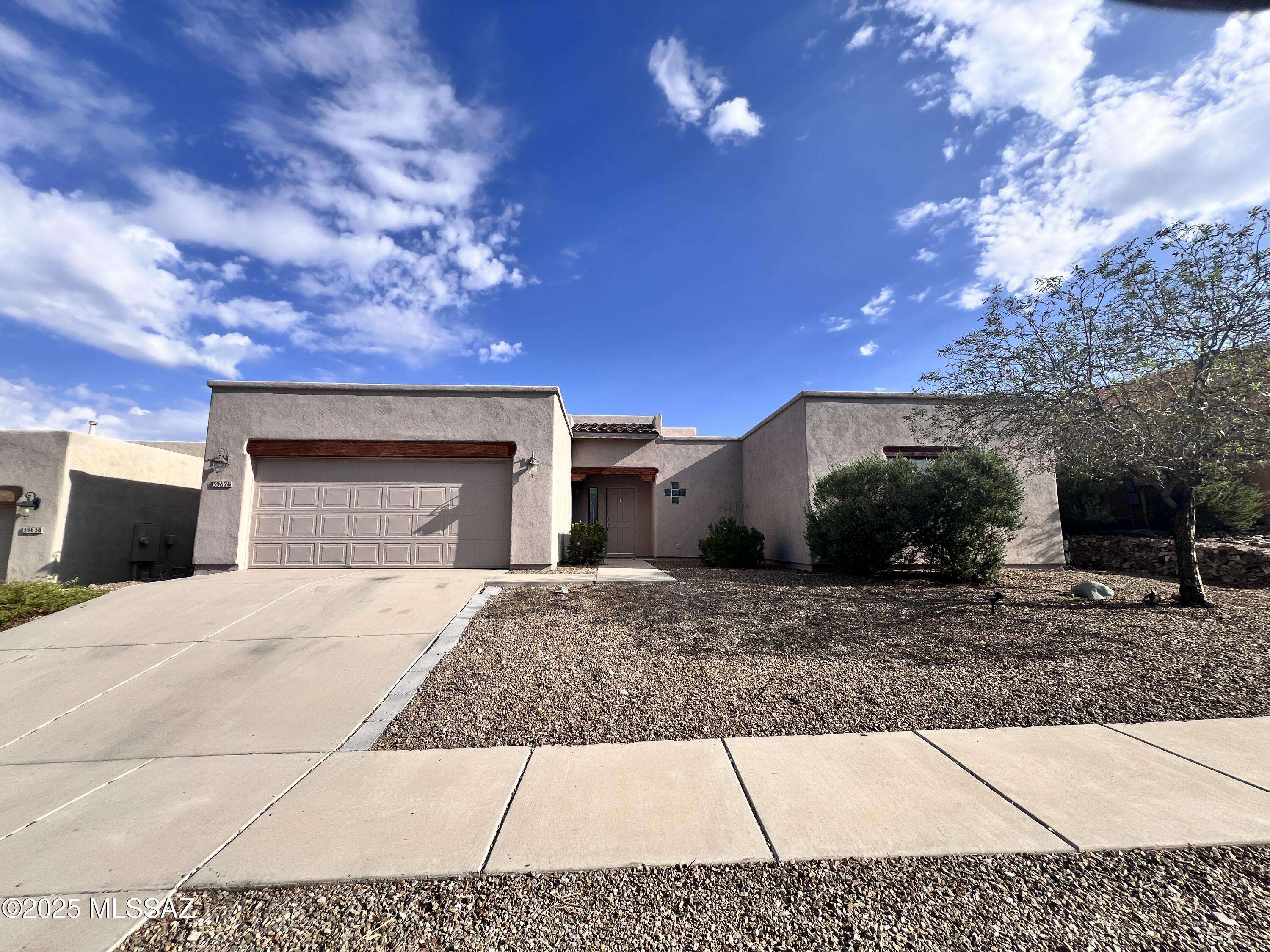 39626 S Horse Run Drive, Tucson, AZ 85739