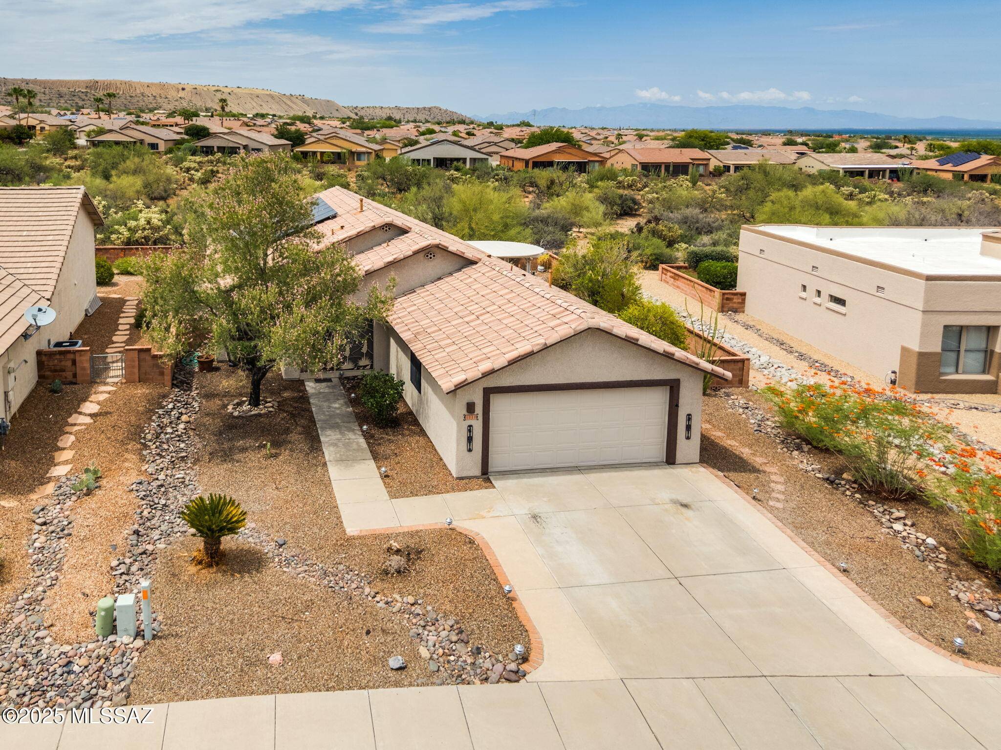 1012 W Union Bell Drive, Green Valley, AZ 85614