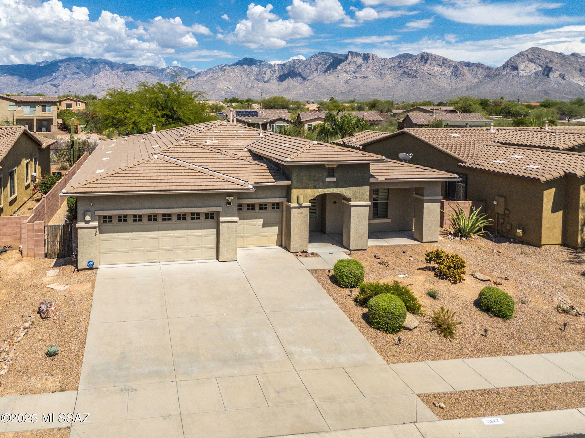 11882 N Mesquite Hollow Drive, Oro Valley, AZ 85737
