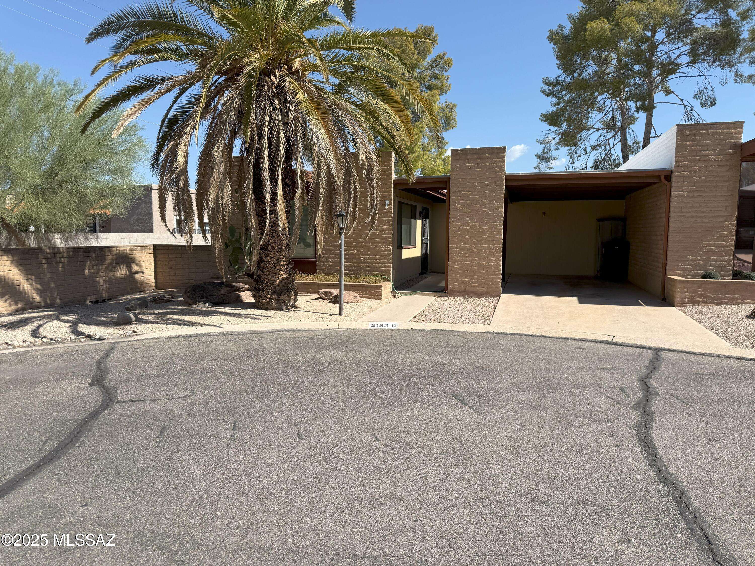 Tucson, AZ 85710,9153 E Broadway  #D