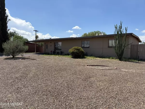 7042 E Calle Ileo, Tucson, AZ 85710