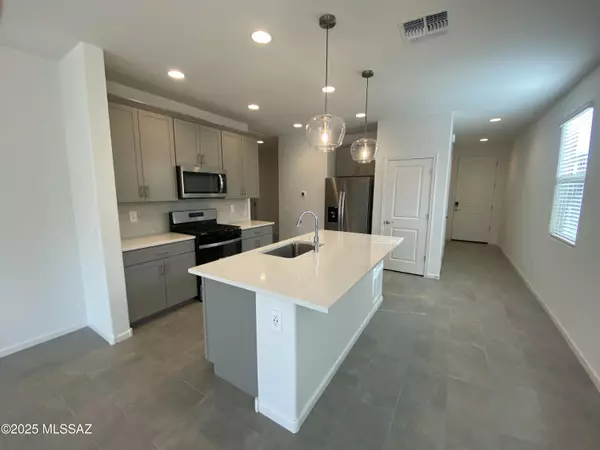 Tucson, AZ 85743,9871 N Solstice Avenue