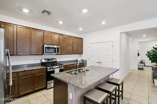 7803 S Sugarbend Drive, Tucson, AZ 85757