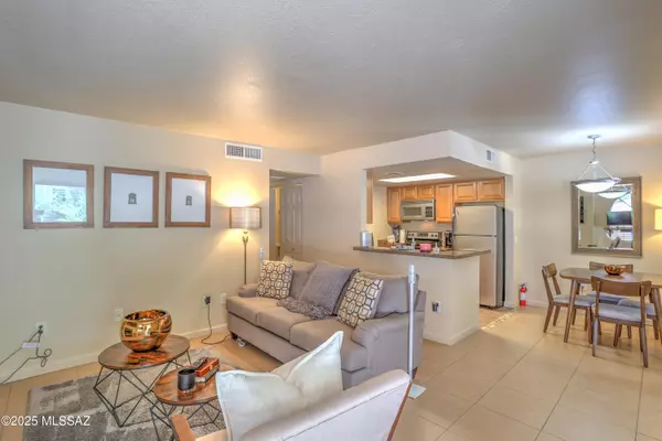 101 S Players Club Drive #28103, Tucson, AZ 85745