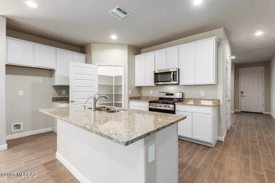1083 S Chatfield Avenue, Vail, AZ 85641