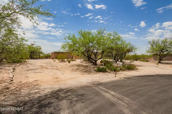 8920 E Tano Place, Tucson, AZ 85749