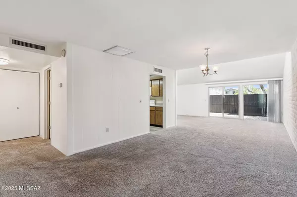 Tucson, AZ 85712,5701 E Glenn Street ##2