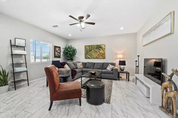 Tucson, AZ 85705,25 E Elm Street