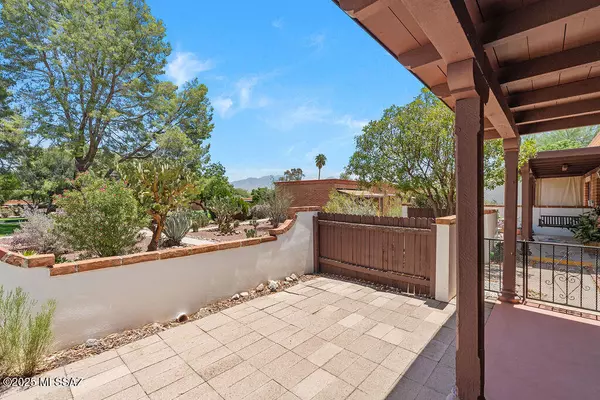 Green Valley, AZ 85614,364 S Paseo Lobo  #C