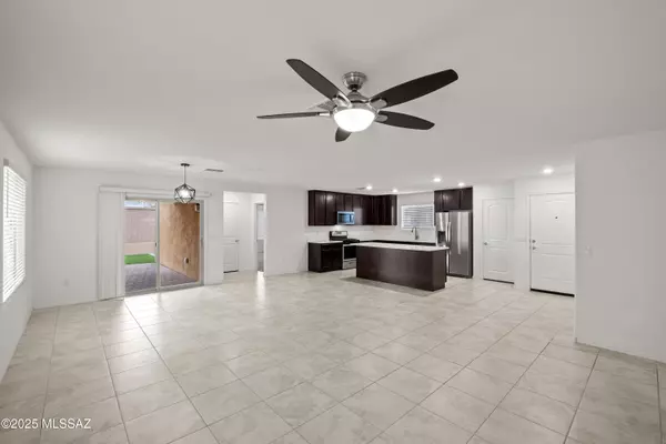 Sahuarita, AZ 85629,884 W Calle Sucre
